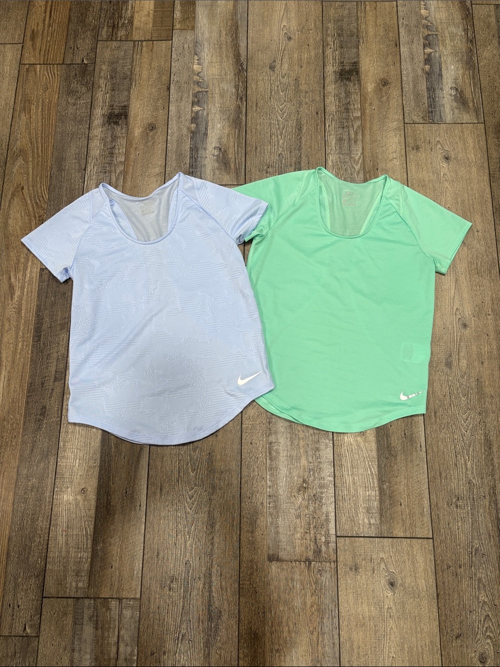 Like New! Nike Short Sleeve Tee Bundle - Super Lightweight